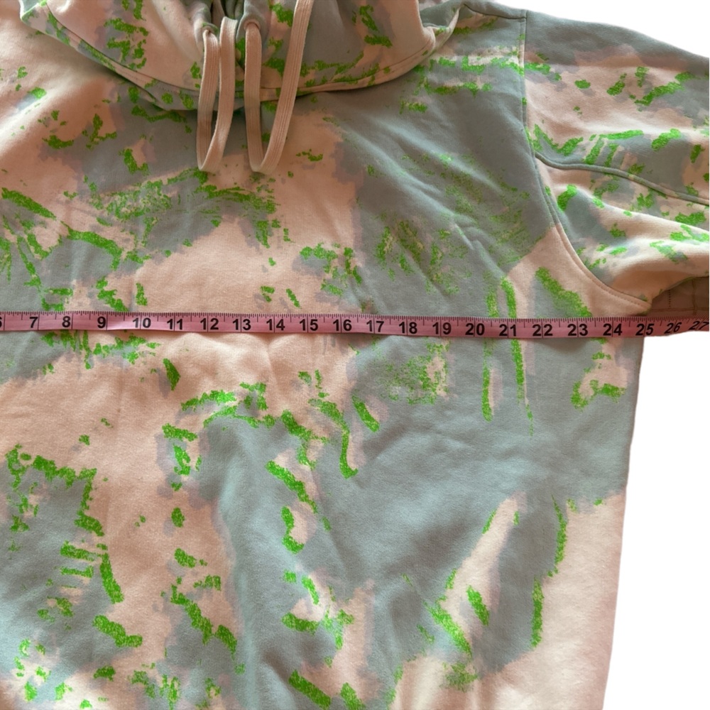 Making the cut brand. Sweatshirt with a hood. Size small. - Picture 5 of 7